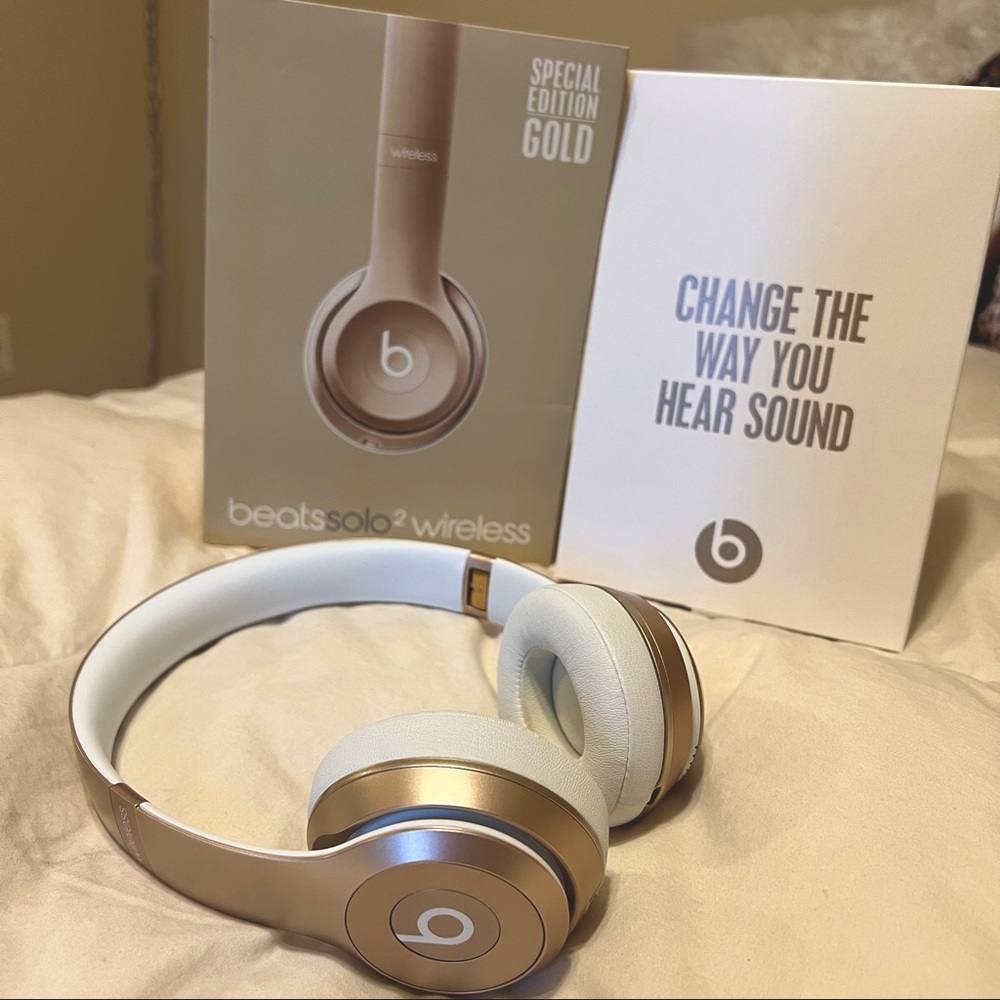 Gold beats solo wireless